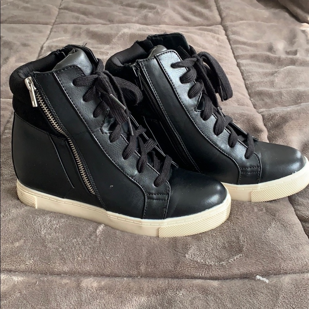 SO Black Wedge Tennis Shoes